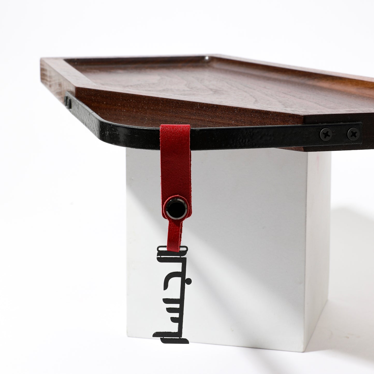 تاق الجلد مع الاسم